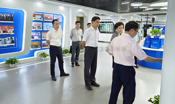 浙江省科技廳副廳長吳卿、台盟省委會主委陳清莉一行赴午夜福利电影調研考察
