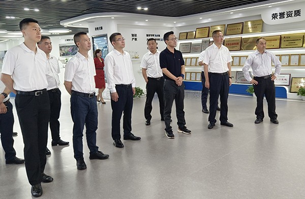 德陽市人大常委會副主任楊芳清、中江縣委書記杜尚武率考察組赴午夜福利电影考察調研