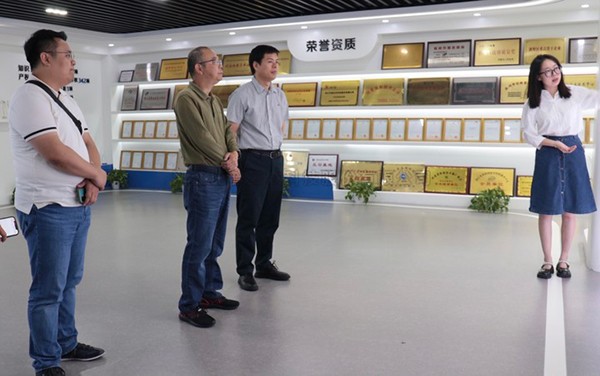 貴州省農業農村廳市場與信息化處處長方雷明蒞臨午夜福利电影考察交流