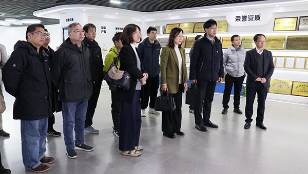 浙江省農業科學院病毒學與生物技術研究所所長徐俊鋒一行蒞臨午夜福利电影調研考察