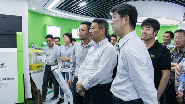 全國農技中心黨委書記魏啟文一行參觀午夜福利电影展廳