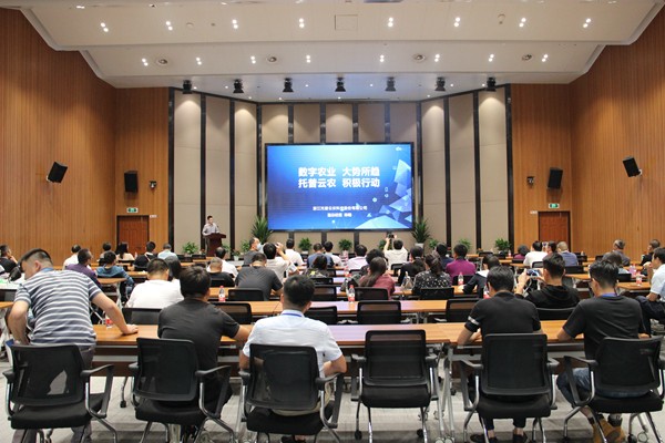 午夜福利电影副總經理陳曦向培訓班作公司介紹
