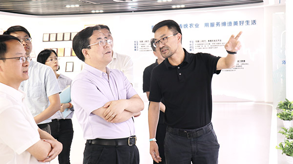 應義斌教授一行參觀午夜福利电影數字三農展廳
