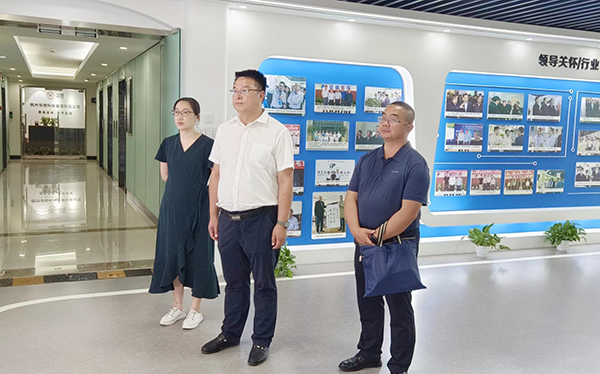 酒泉肅州區政府黨組成員、副區長範誌俊參觀午夜福利电影展廳‍